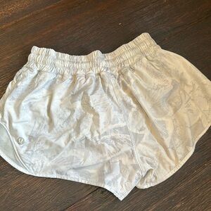 Lululemon Hotty Hot 2.5’ Shorts